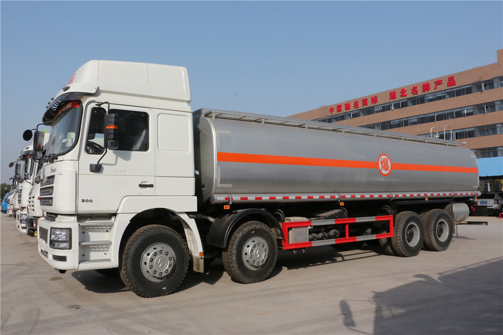 Shaanxi Auto Delong передние четыре задние восемь [34 кубических] нефтепровод