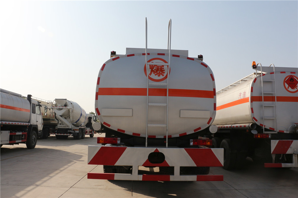 Shaanxi Auto Delong передние четыре задние восемь [34 кубических] нефтепровод