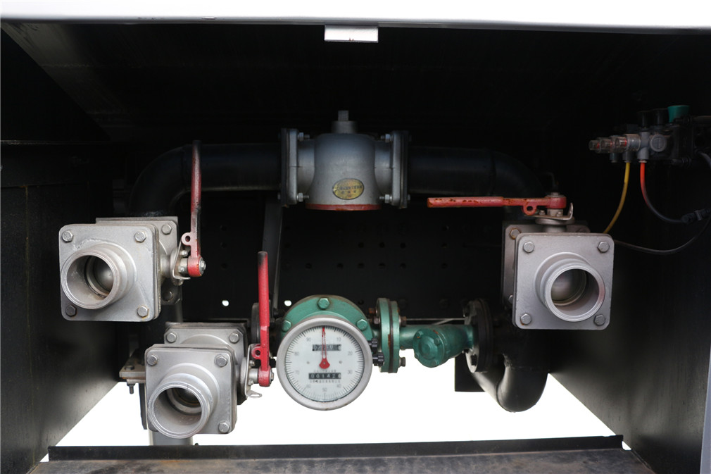 Shaanxi Auto Delong передние четыре задние восемь [34 кубических] нефтепровод