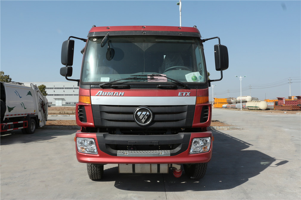 Futian Ouman 4x4 с задним креплением, 24-кубовый топливозаправщик