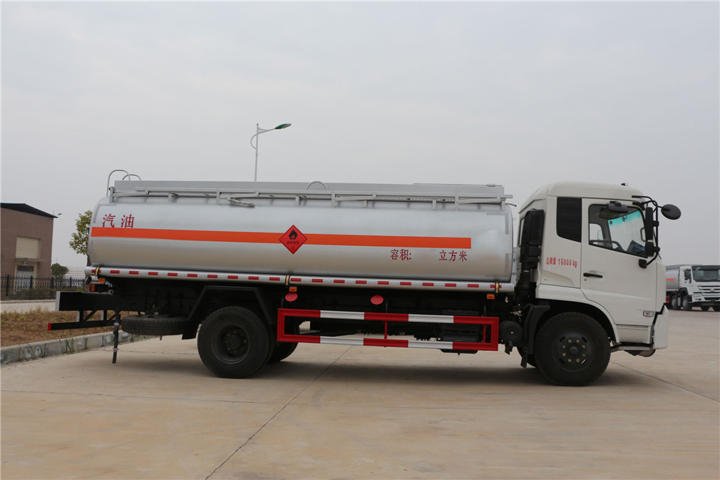 Dongfeng Tianjin Type 【12-15 куб. см. емкость】 Нефтяной транспортный автомобиль
