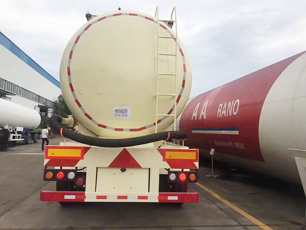 Dongfeng Tianlong Грузовик для цемента