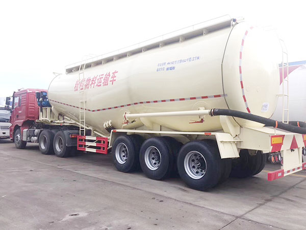 Dongfeng Tianlong Грузовик для цемента