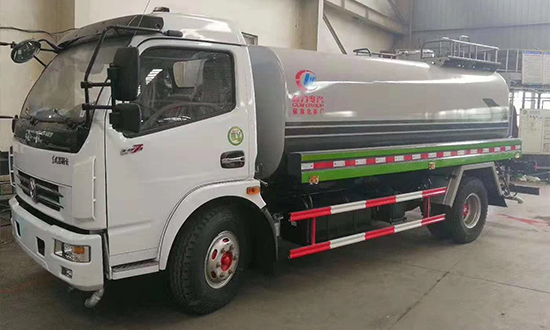 Dongfeng Daoluika орошающий автомобиль (8.5 кубических метров)