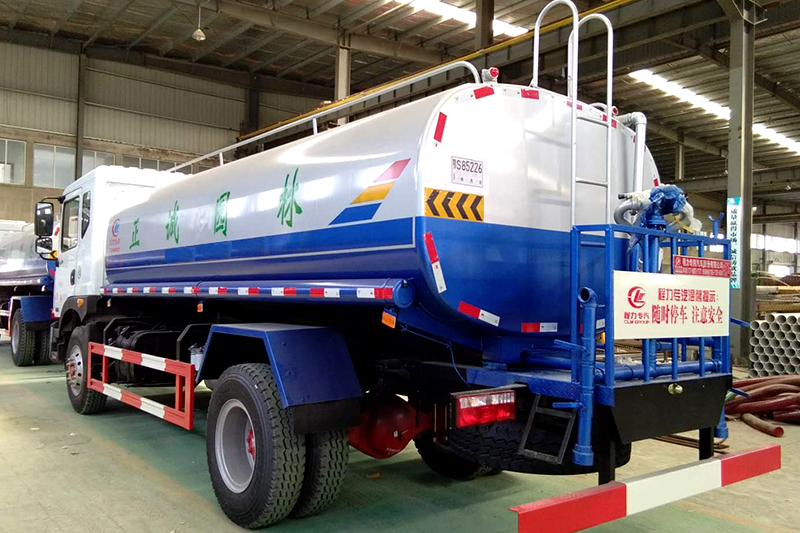 Dongfeng D9 водосливная машина (15 кубический объем)