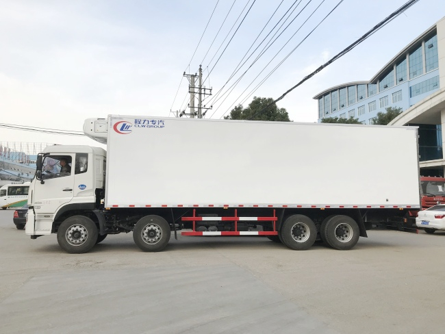 (Длина: 9.4 метра) Dongfeng Tianlong рефрижераторный грузовик с четырьмя осями спереди и восемью осями сзади