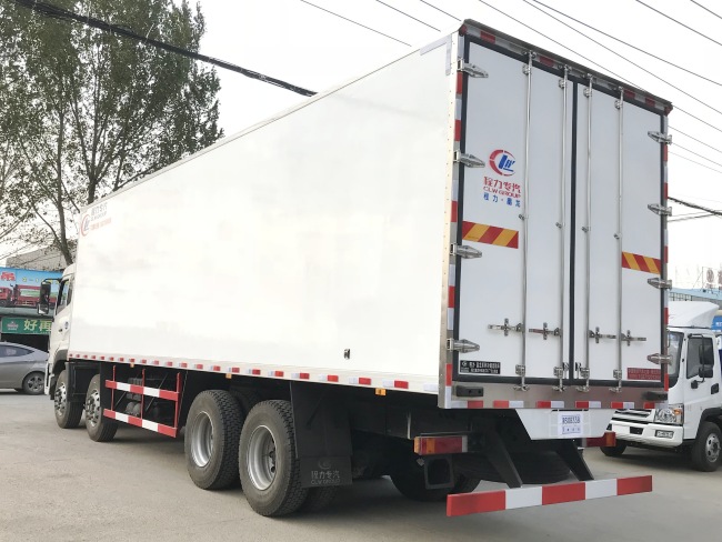 (Длина: 9.4 метра) Dongfeng Tianlong рефрижераторный грузовик с четырьмя осями спереди и восемью осями сзади