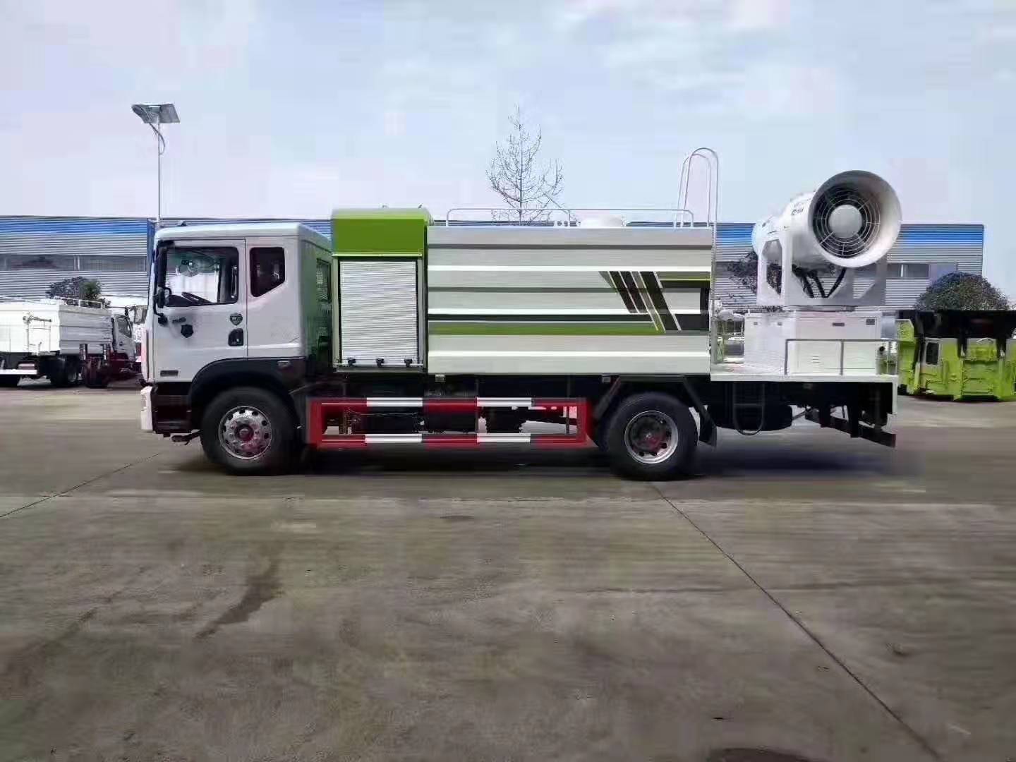 Dongfeng D9 Dolica многофункциональная установка для подавления пыли (12 кубических метров)