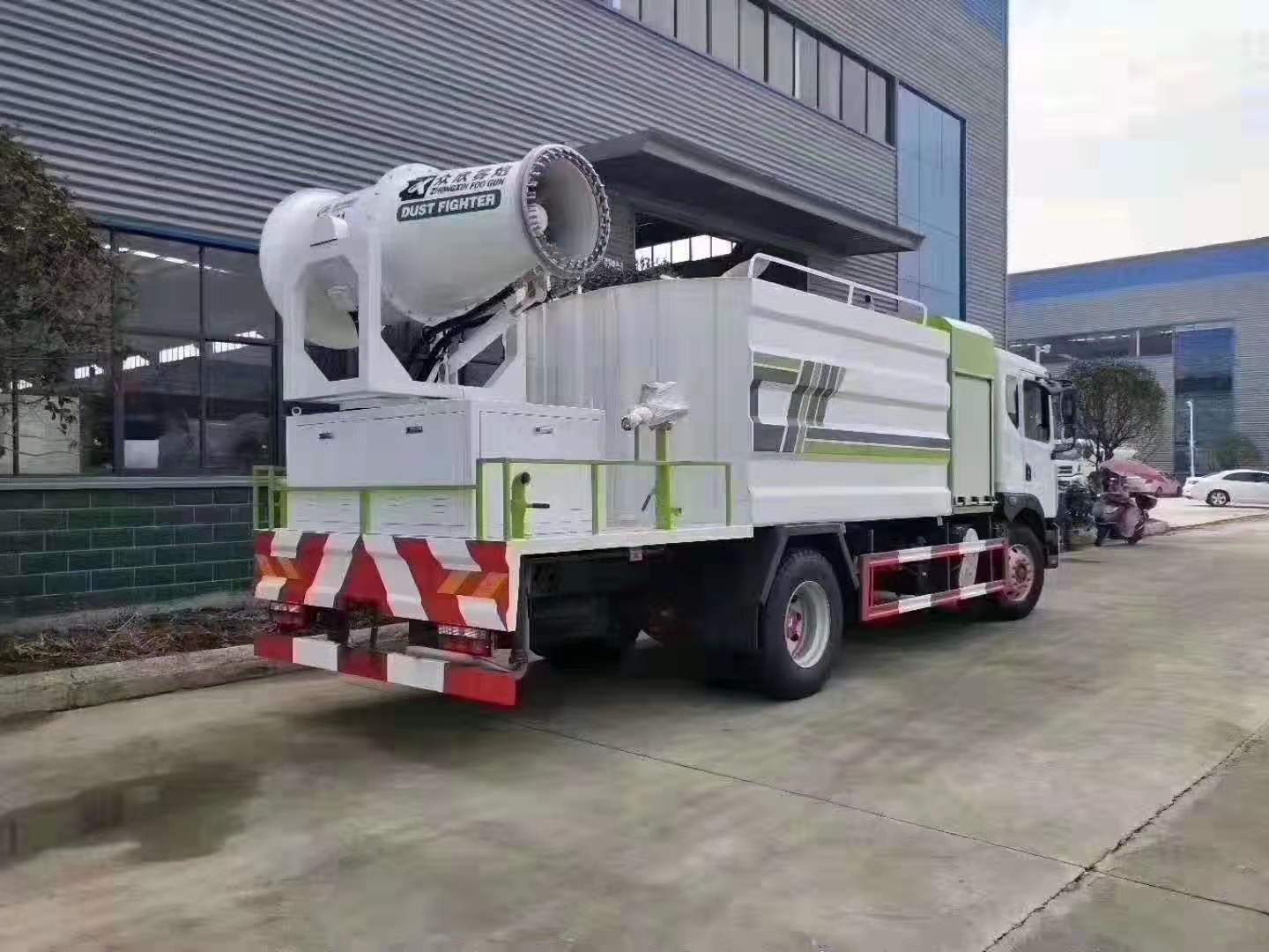 Dongfeng D9 Dolica многофункциональная установка для подавления пыли (12 кубических метров)