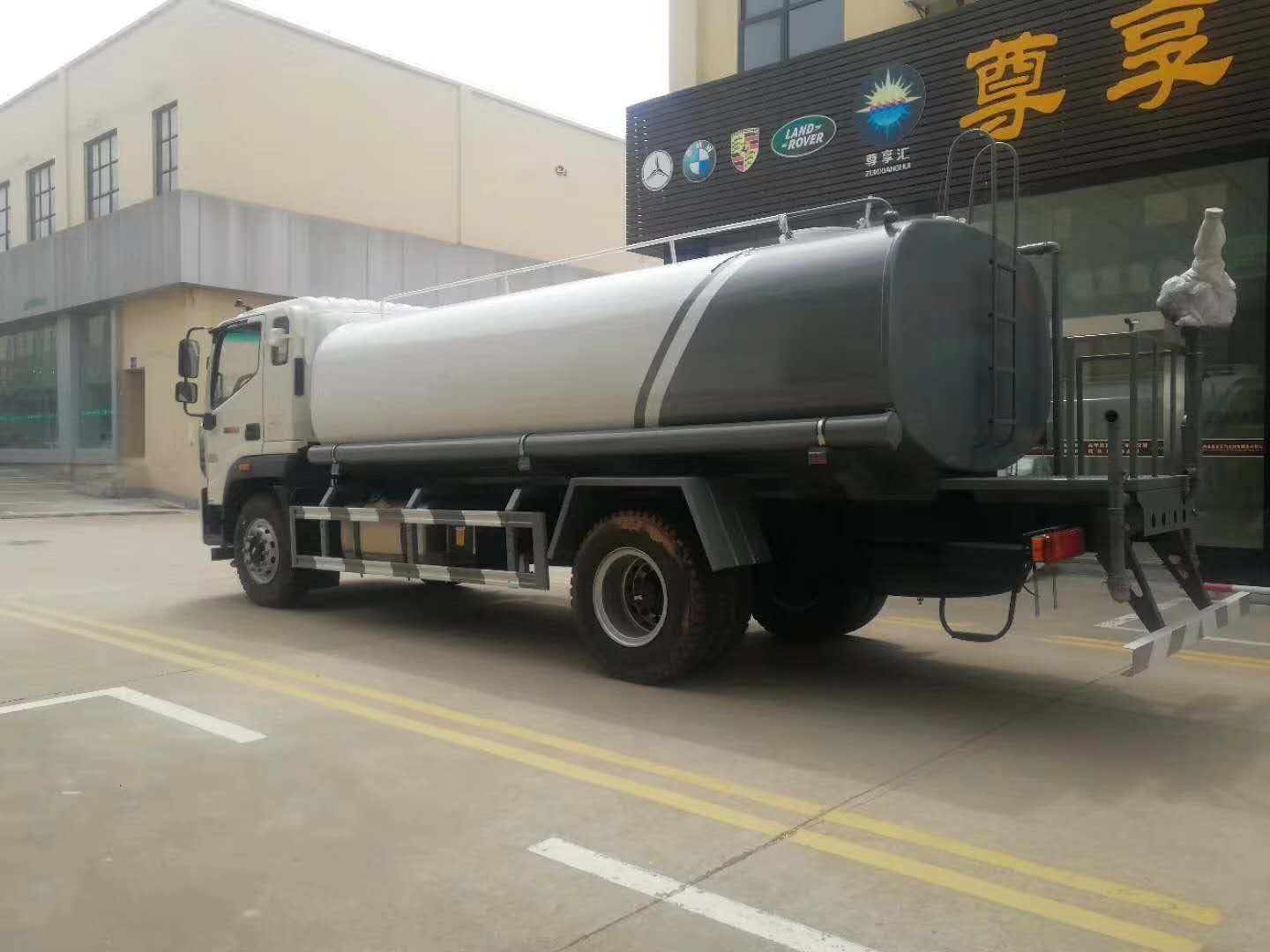 Futian Ruiwo 12-15 тонна водяной кран (с пушкой тумана)