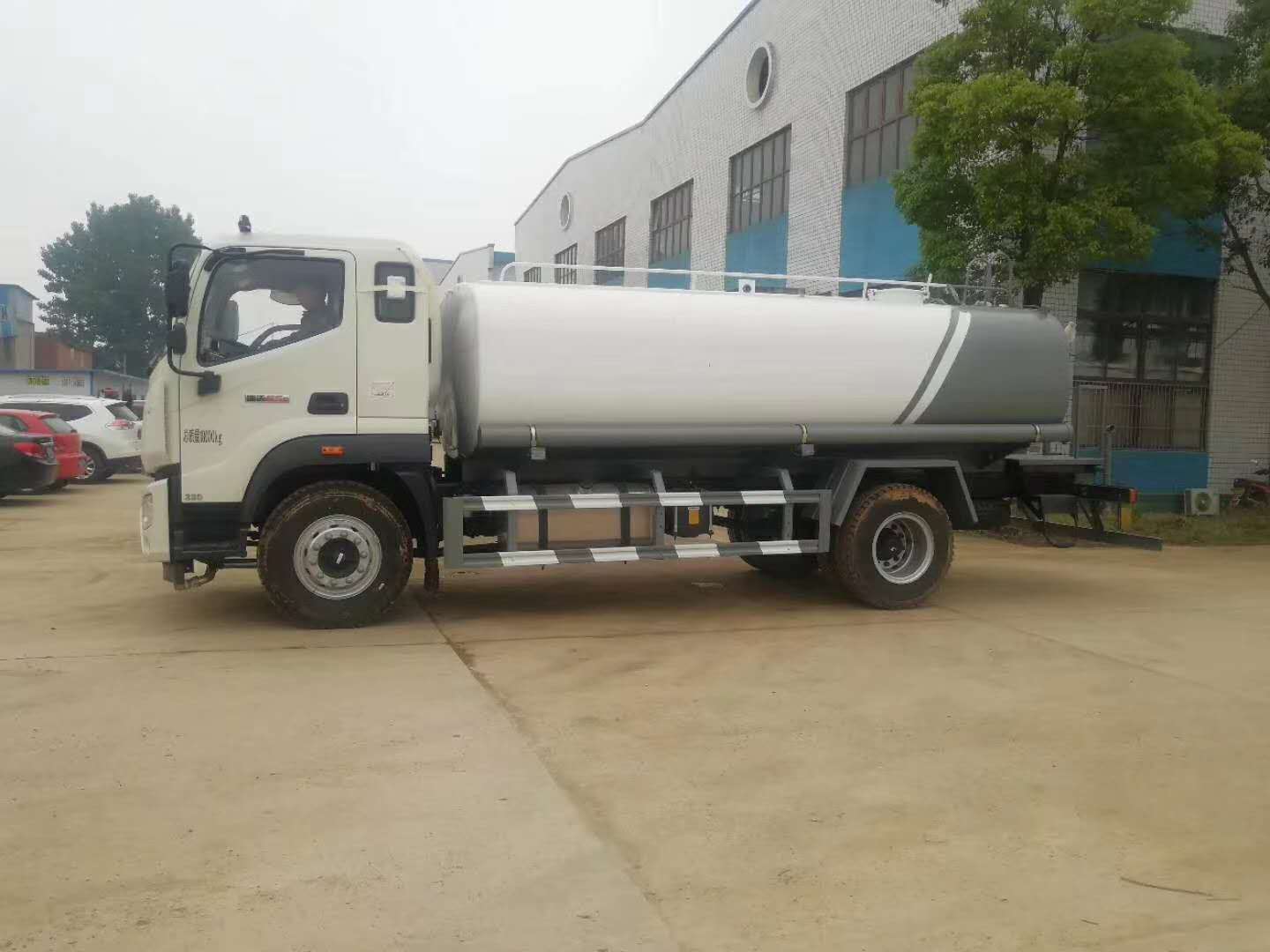 Futian Ruiwo 12-15 тонна водяной кран (с пушкой тумана)