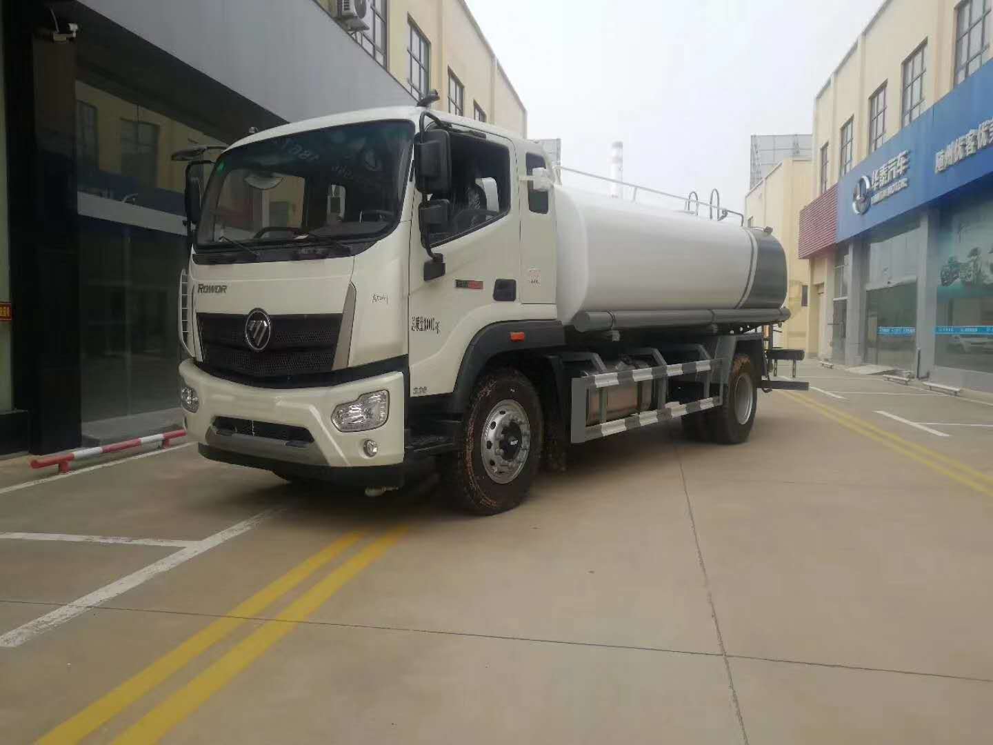 Futian Ruiwo 12-15 тонна водяной кран (с пушкой тумана)