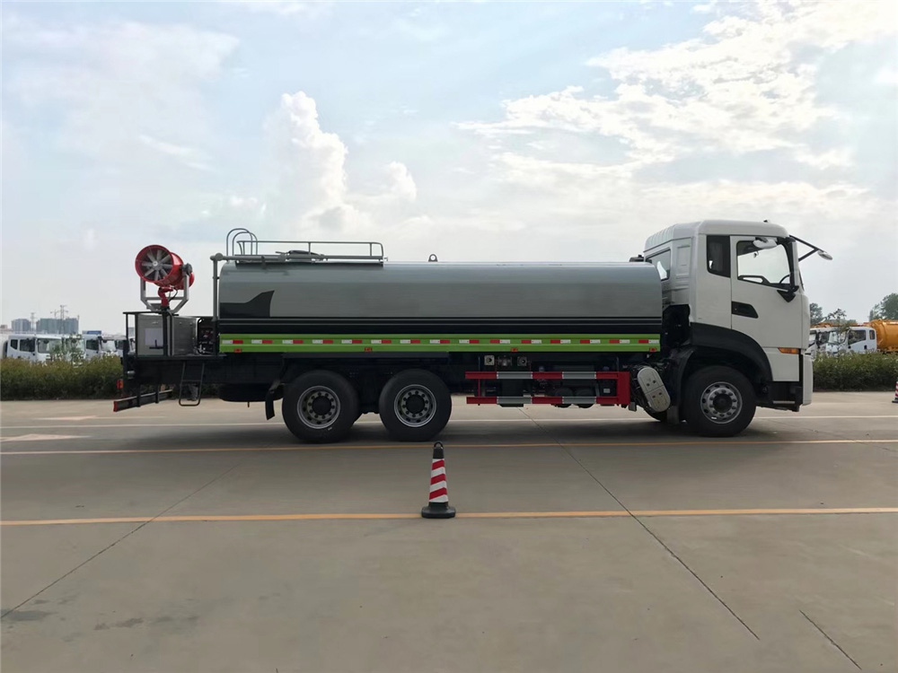 [18 единиц] заднеприводный седельный тягач Dongfeng Tianlong с противотуманными фарами # 30 - 50 метров