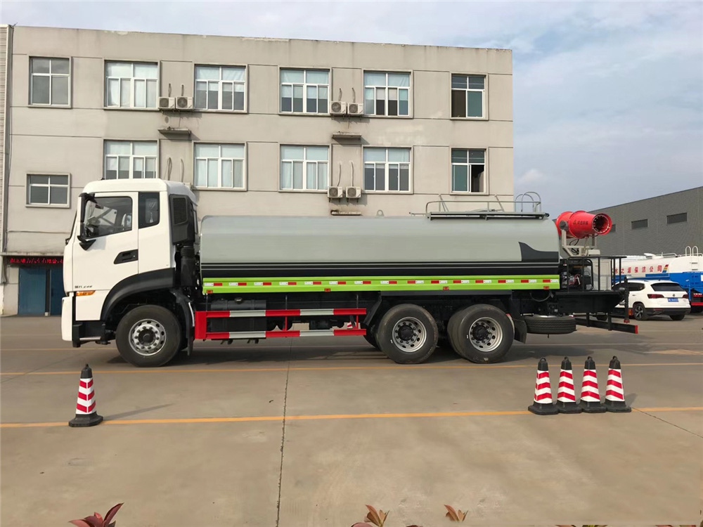 [18 единиц] заднеприводный седельный тягач Dongfeng Tianlong с противотуманными фарами # 30 - 50 метров