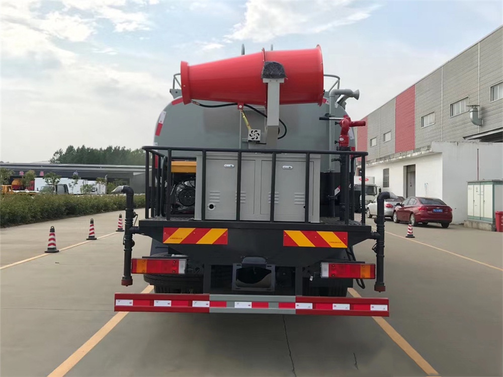 [18 единиц] заднеприводный седельный тягач Dongfeng Tianlong с противотуманными фарами # 30 - 50 метров