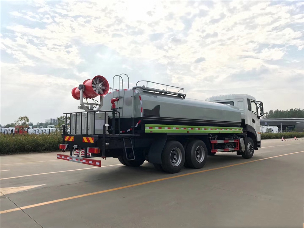 [18 единиц] заднеприводный седельный тягач Dongfeng Tianlong с противотуманными фарами # 30 - 50 метров