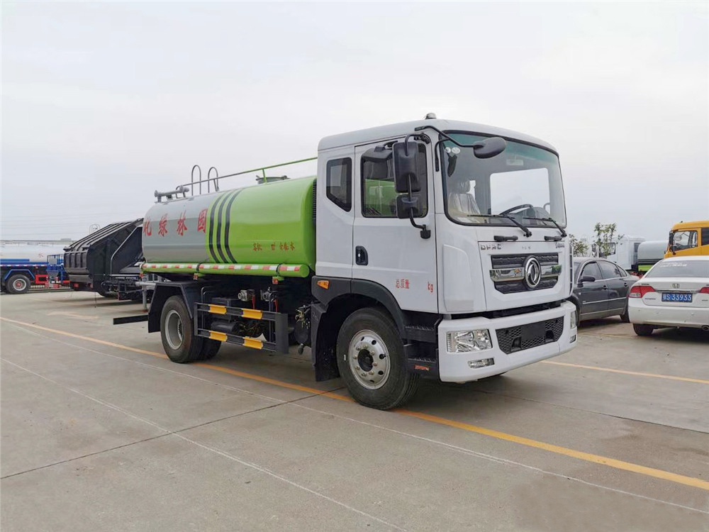 【12 кубических литров】 Dongfeng D9 водовоз