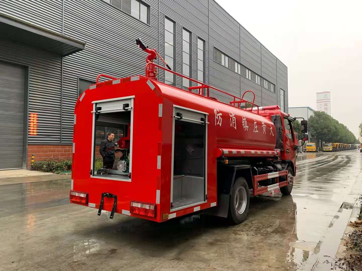 东风多利卡 4.5-тонный пожарный автомобиль