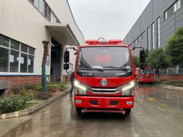东风多利卡 4.5-тонный пожарный автомобиль