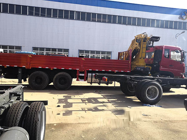 Донфенг Тяньлунг XCMG седельный тягач с 16-тонной тележкой кран
