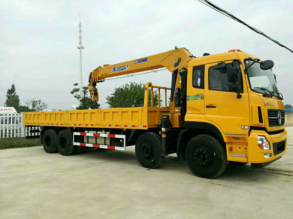 Донгфенг Тяньлун 12-тонный XCMG автомобильный кран с поворотной платформой
