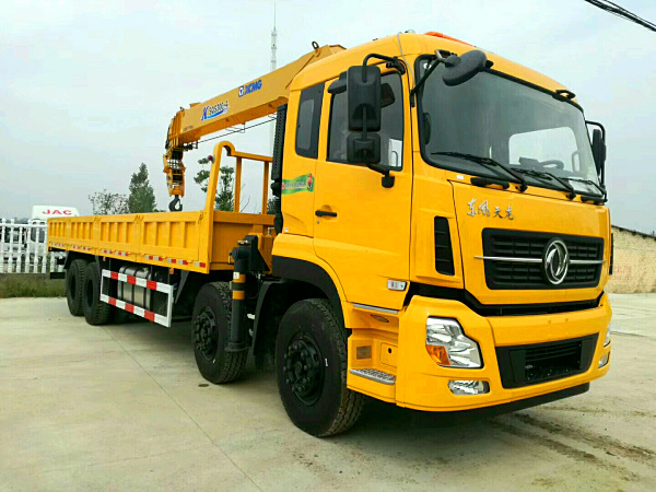 Донгфенг Тяньлун 12-тонный XCMG автомобильный кран с поворотной платформой
