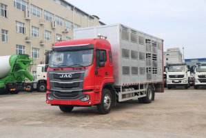 Яванский Геле свинья и животноводческий транспортный автомобиль