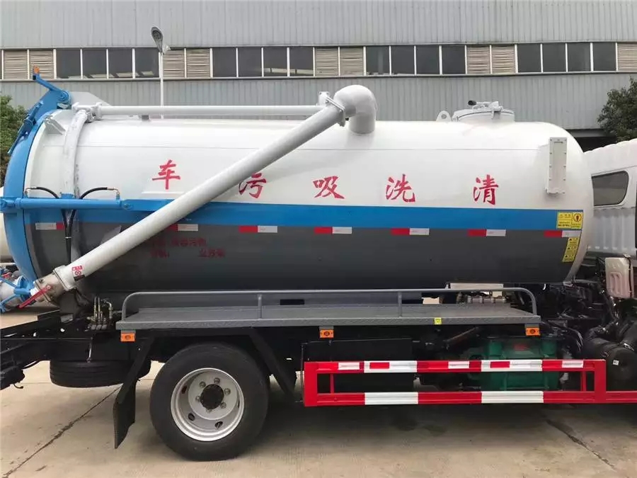 Автомобиль Dongfeng с 8-тонным интегрированным баком для чистки и откачки сточных вод