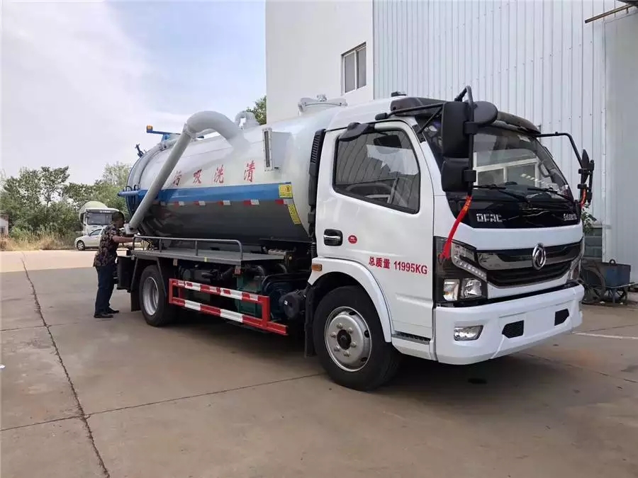 Автомобиль Dongfeng с 8-тонным интегрированным баком для чистки и откачки сточных вод