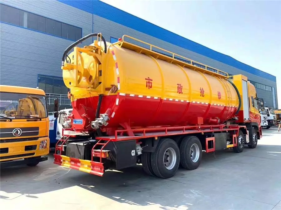Автомобиль Dongfeng Tianlong с вспомогательным двигателем для чистки и удаления пыли