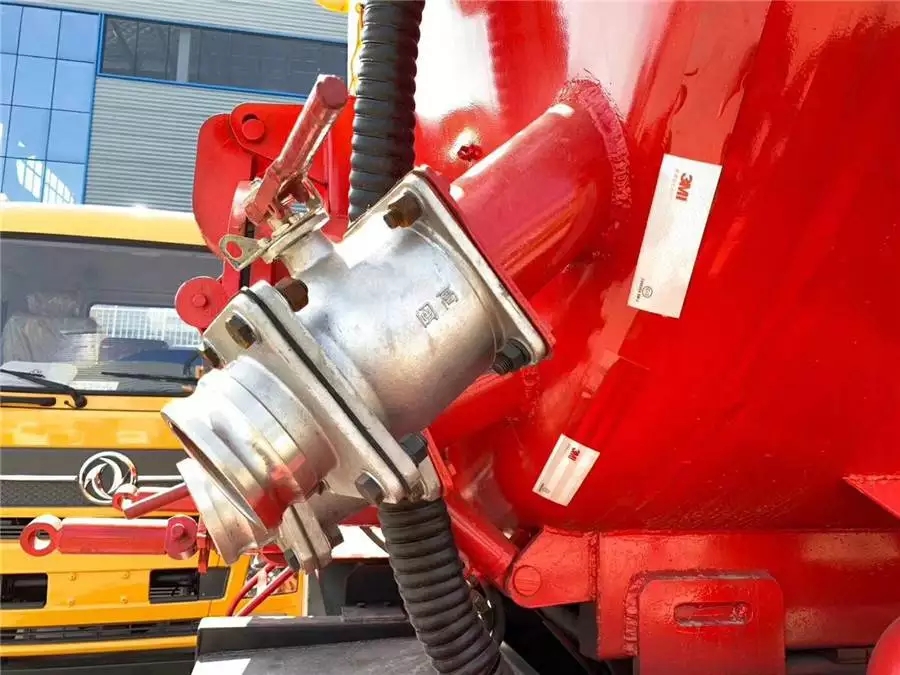 Автомобиль Dongfeng Tianlong с вспомогательным двигателем для чистки и удаления пыли