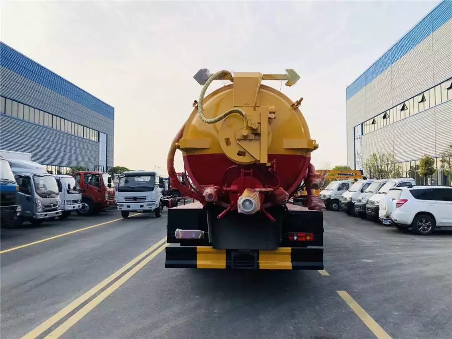 Dongfeng 14 Тип Fazheng Jinyi 210-сильный очиститель и мусорососательная машина