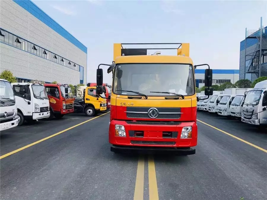 Dongfeng 14 Тип Fazheng Jinyi 210-сильный очиститель и мусорососательная машина