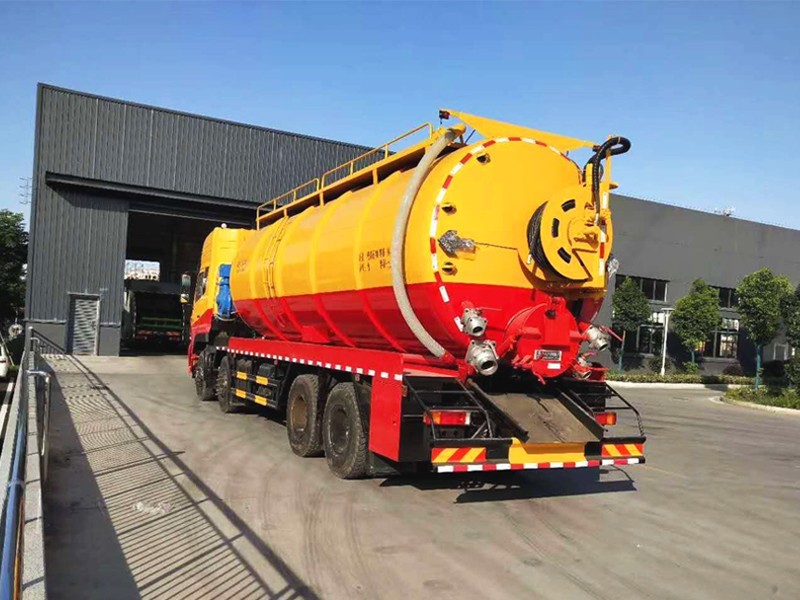 Dongfeng передний четыре задний восемь清洗和 ассенизационный машина.