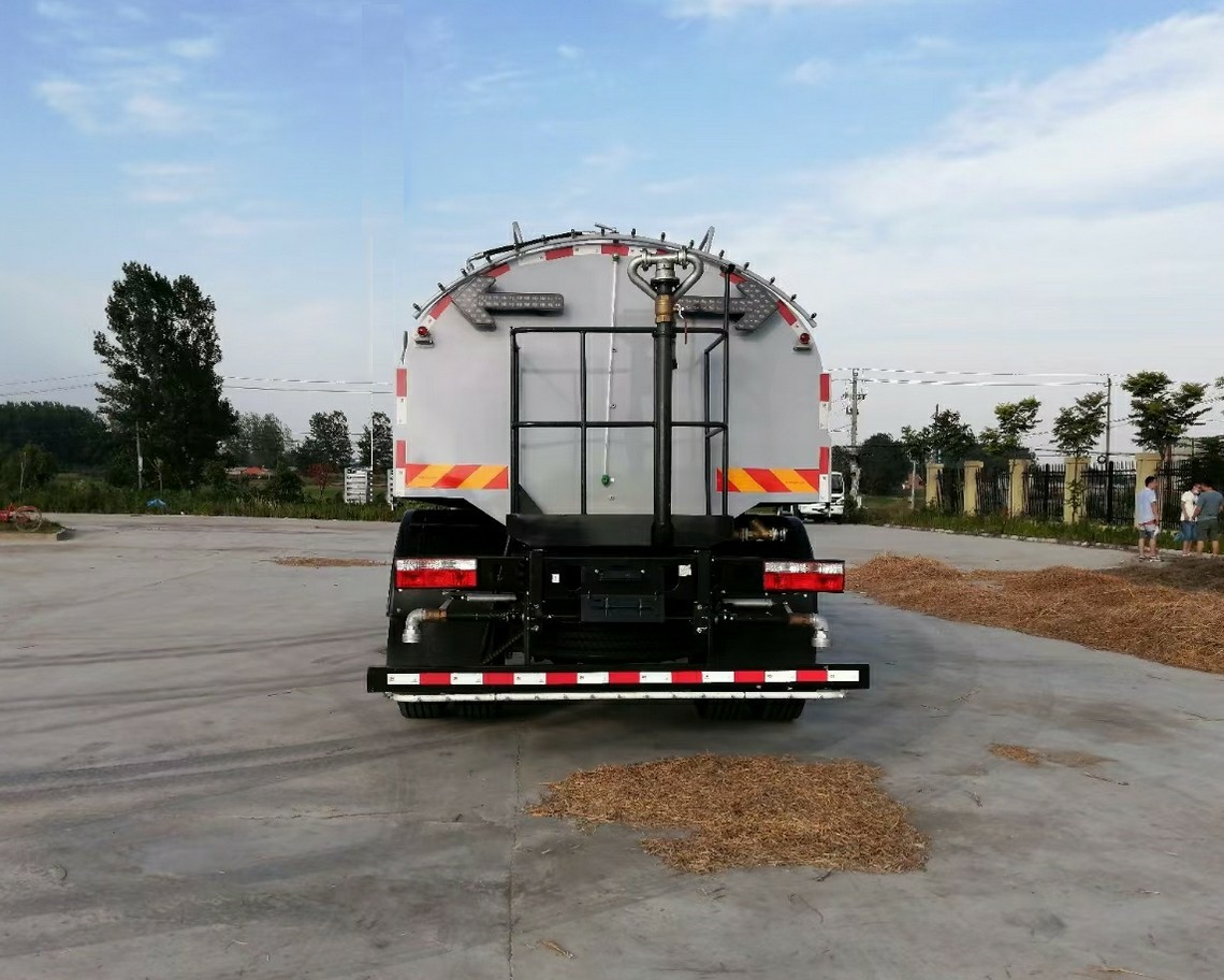 18-тонный Dongfeng электромобиль для чистки дорог