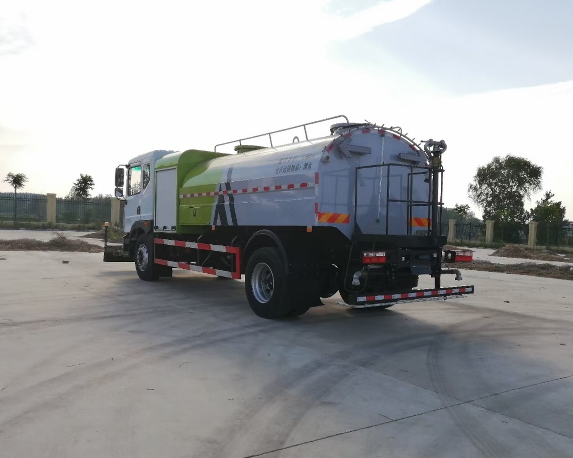 18-тонный Dongfeng электромобиль для чистки дорог