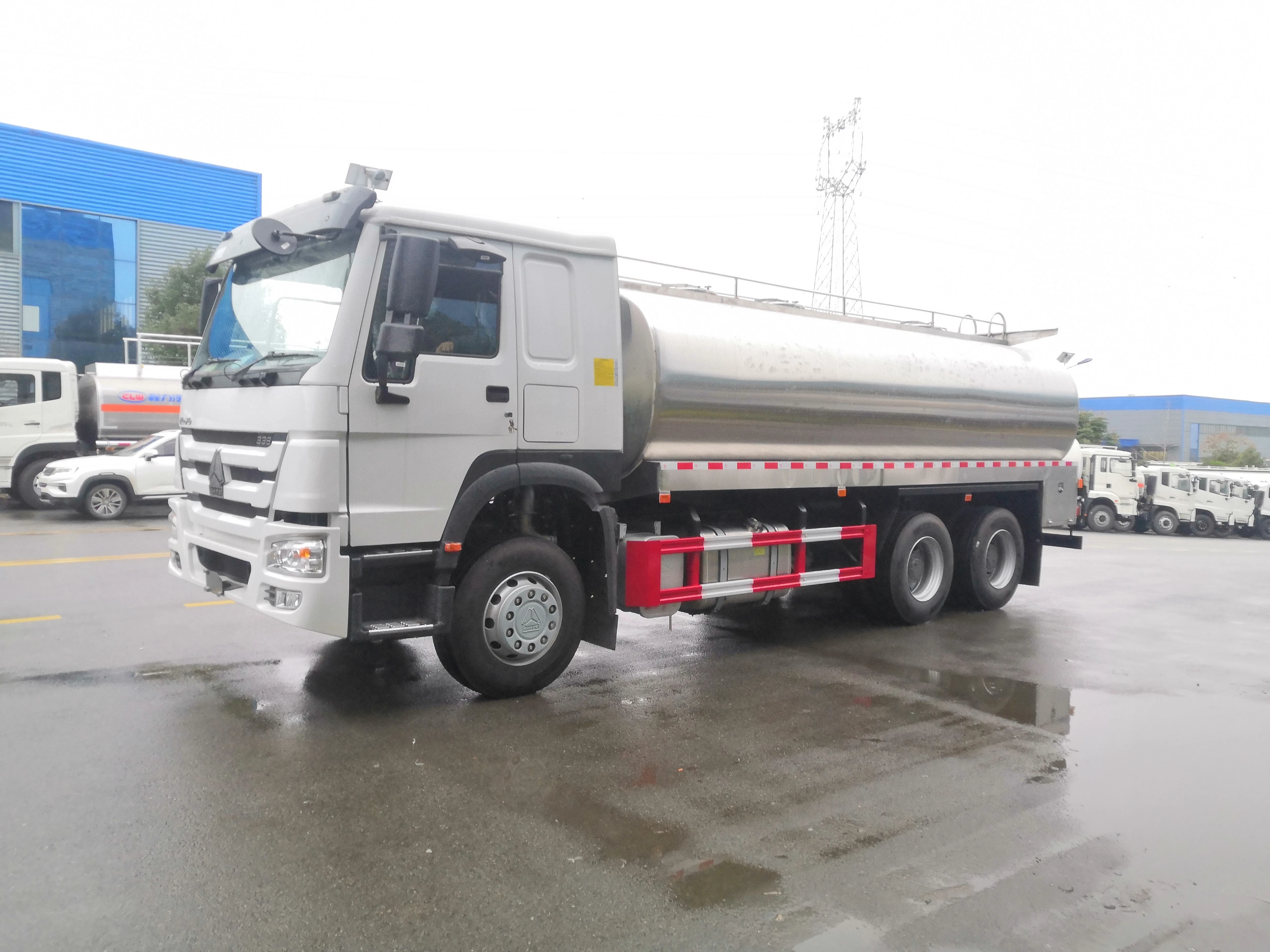 Синотruk HOWO 6X4 Дизель Еuro 4 Механическая Тяжелая техника 20 кубических метров Водяной шланг Пожарная цистерна Новые основные компоненты Двигатель