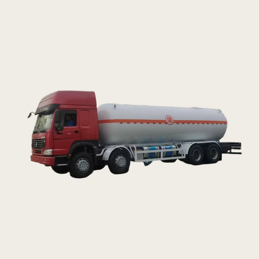 Прямые продажи из китайского завода - Haowo Новая евростандартная 8x4 дизель-танкер с объемом 37,5 кубических метров