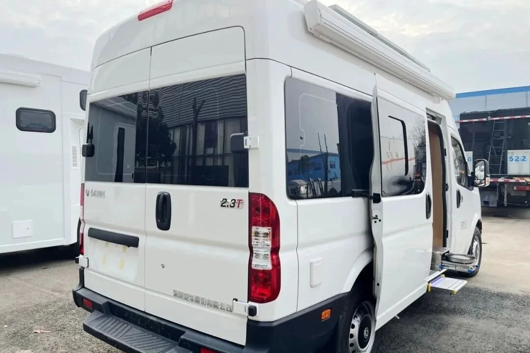 Прямая продажа с завода Dongfeng Yu Feng длиннобазного фургона с высокой крышей для отдыха