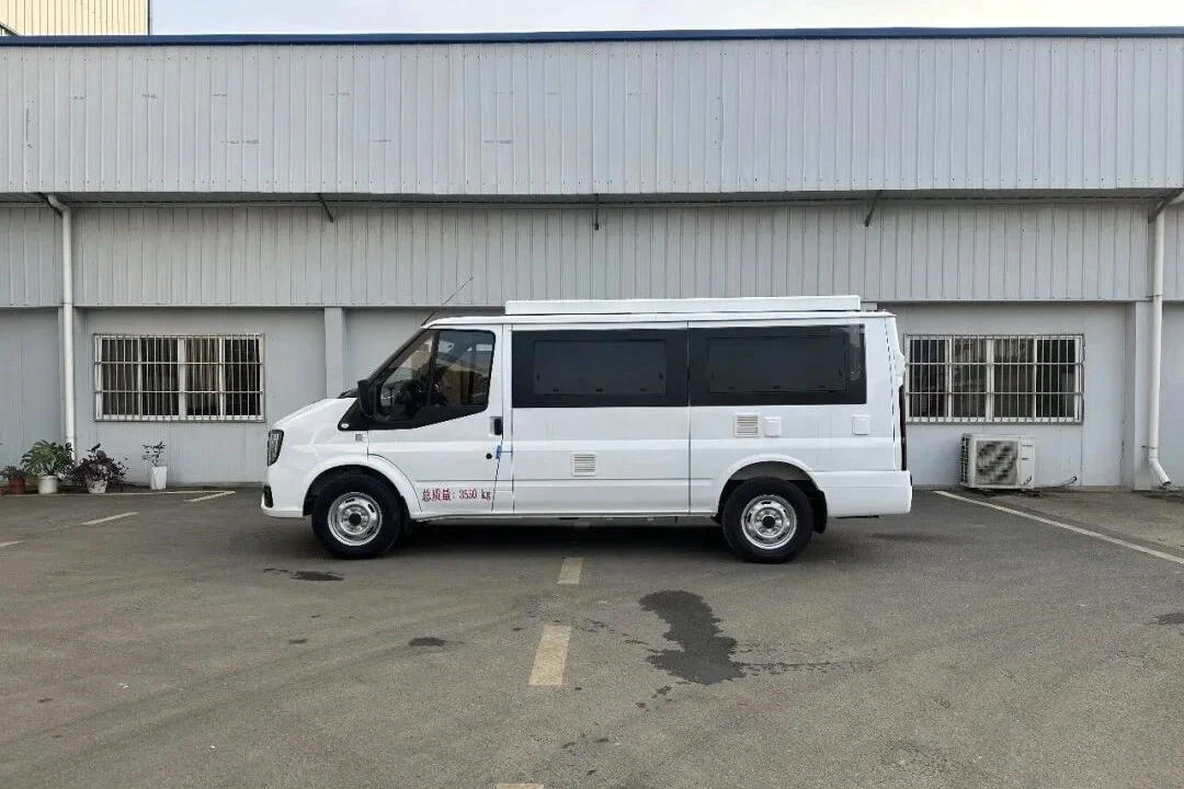 Jiangling Fushun среднеосевая сверхнизкая крыша тип продажи фургона [с подъемником жесткой крыши]