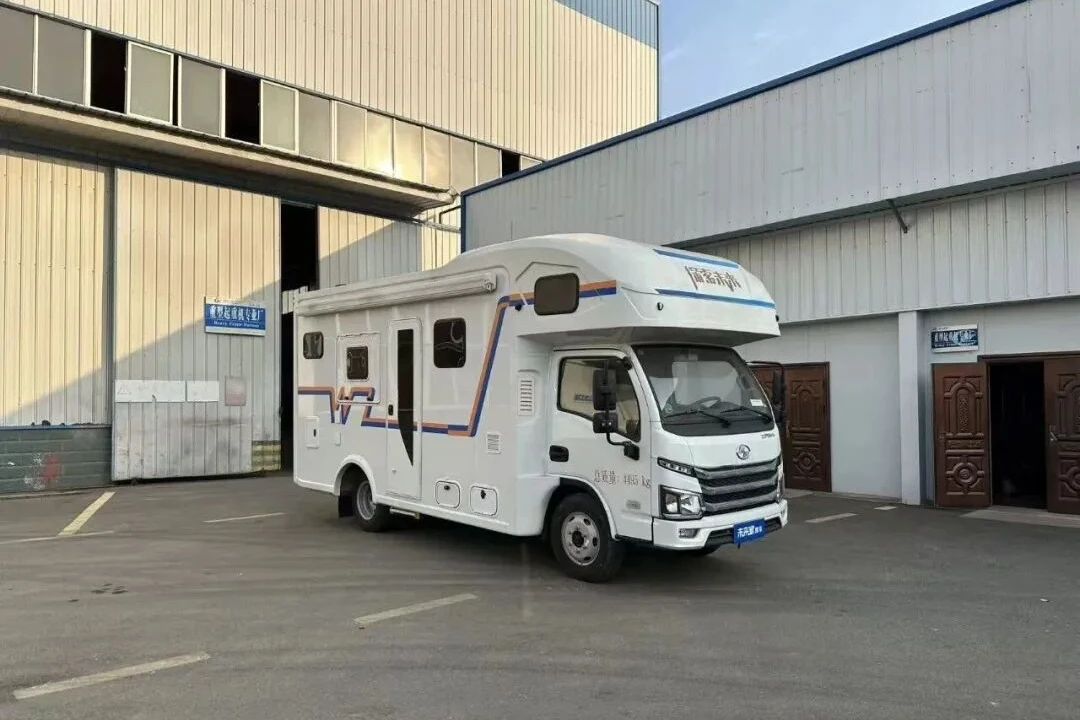 SAIC Yujian S100 мобильный тип продажи прицепа для отдыха [средний вход]